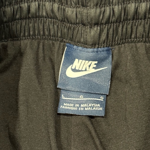 Nike Boys sweats size large, polyester, side pockets, open leg (non-elastic) - Picture 4 of 12